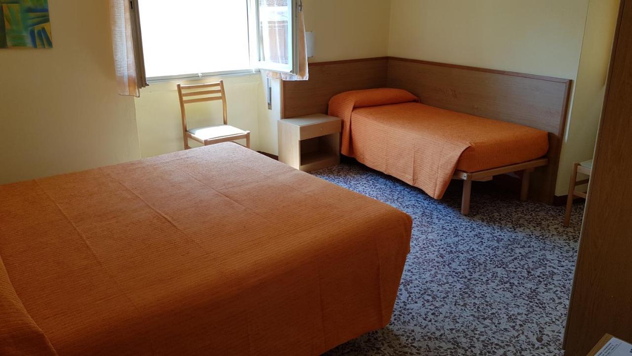 Albergo Meuble Olivi Тосколано Мадерно Екстериор снимка