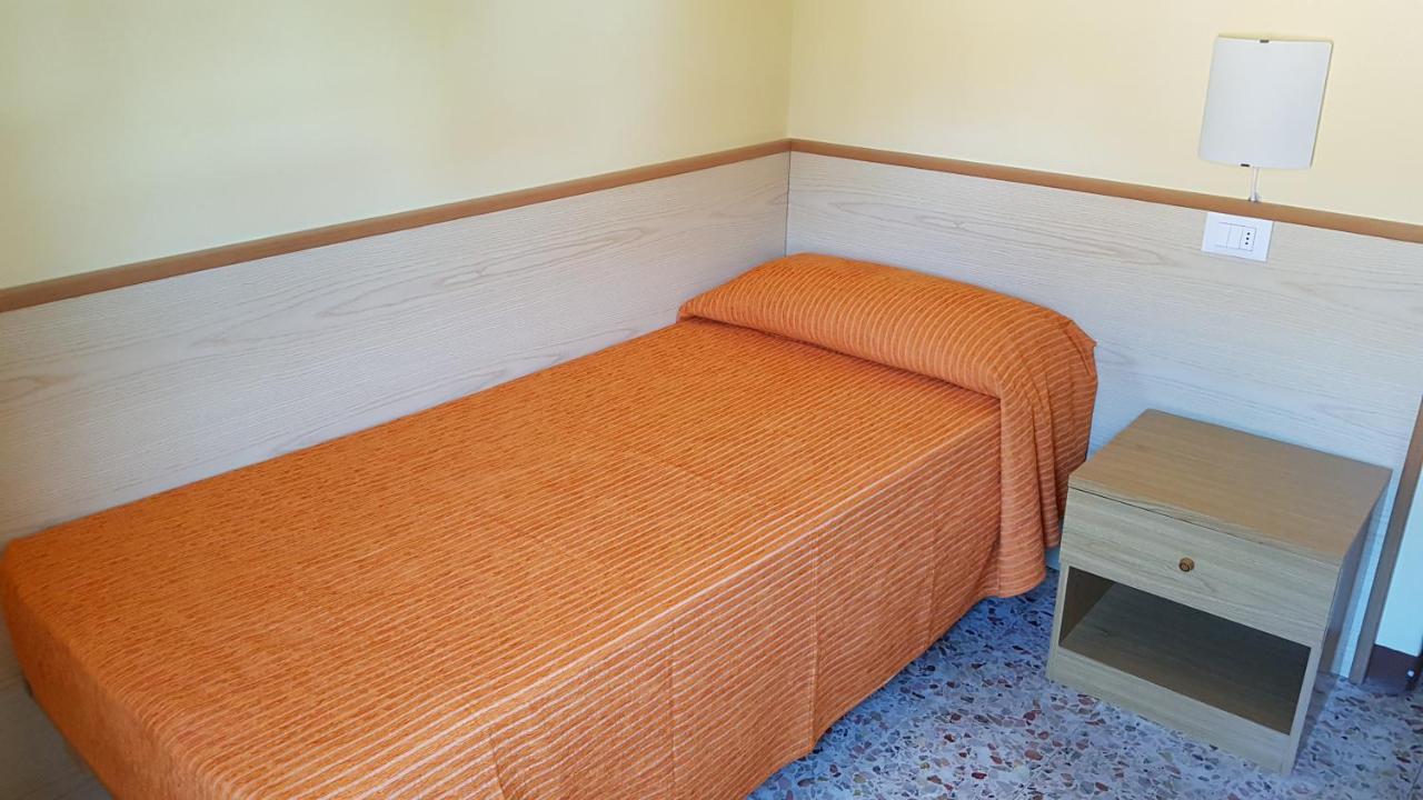 Albergo Meuble Olivi Тосколано Мадерно Екстериор снимка
