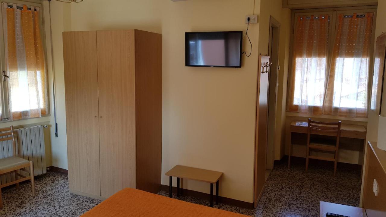 Albergo Meuble Olivi Тосколано Мадерно Екстериор снимка