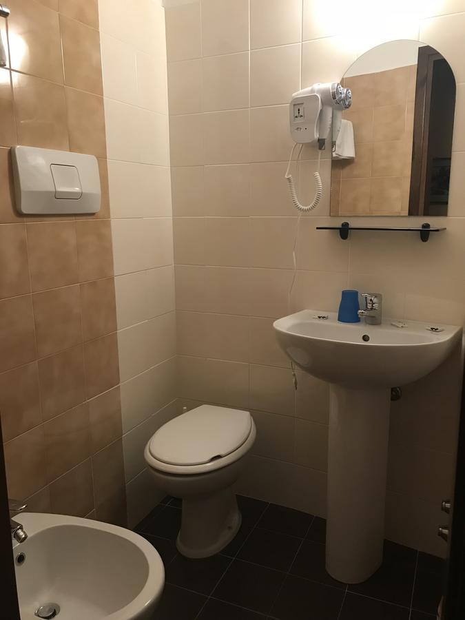 Albergo Meuble Olivi Тосколано Мадерно Екстериор снимка