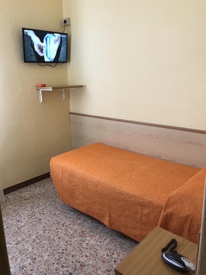 Albergo Meuble Olivi Тосколано Мадерно Екстериор снимка