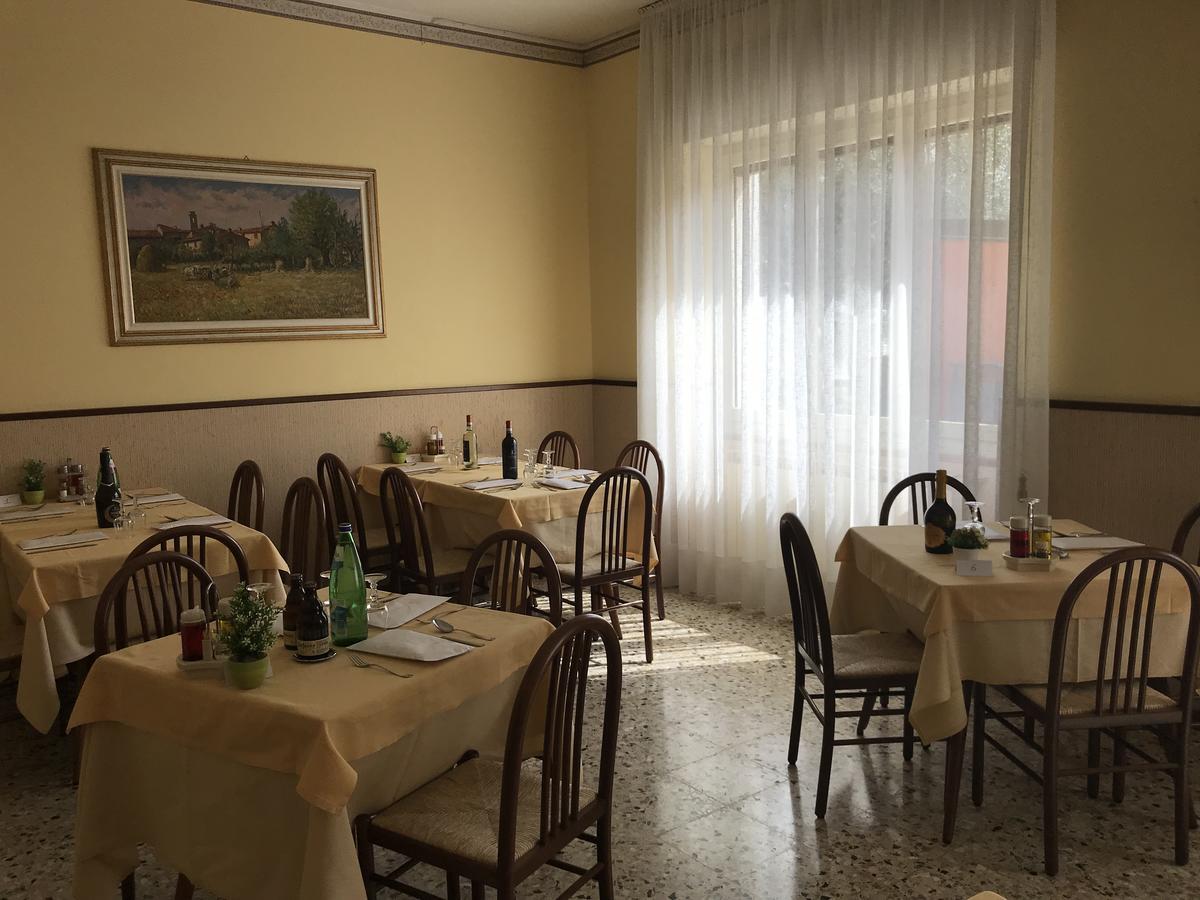 Albergo Meuble Olivi Тосколано Мадерно Екстериор снимка