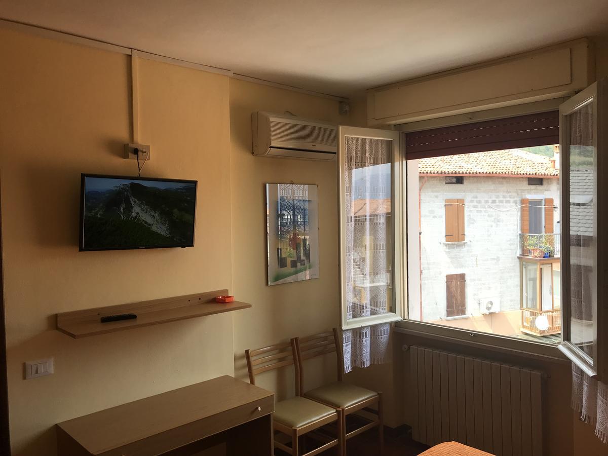 Albergo Meuble Olivi Тосколано Мадерно Екстериор снимка
